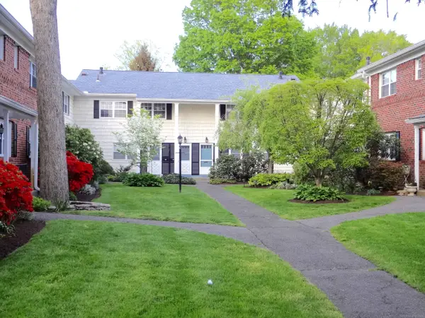 245 Unquowa Road #APT 33, Fairfield, CT 06824