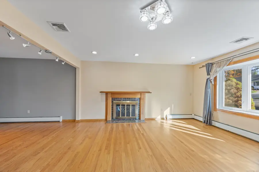 19 Heath Court, Cheshire, CT 06410 - Image #2