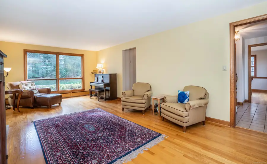 9 Gretel Lane, Simsbury, CT 06070 - Image #3