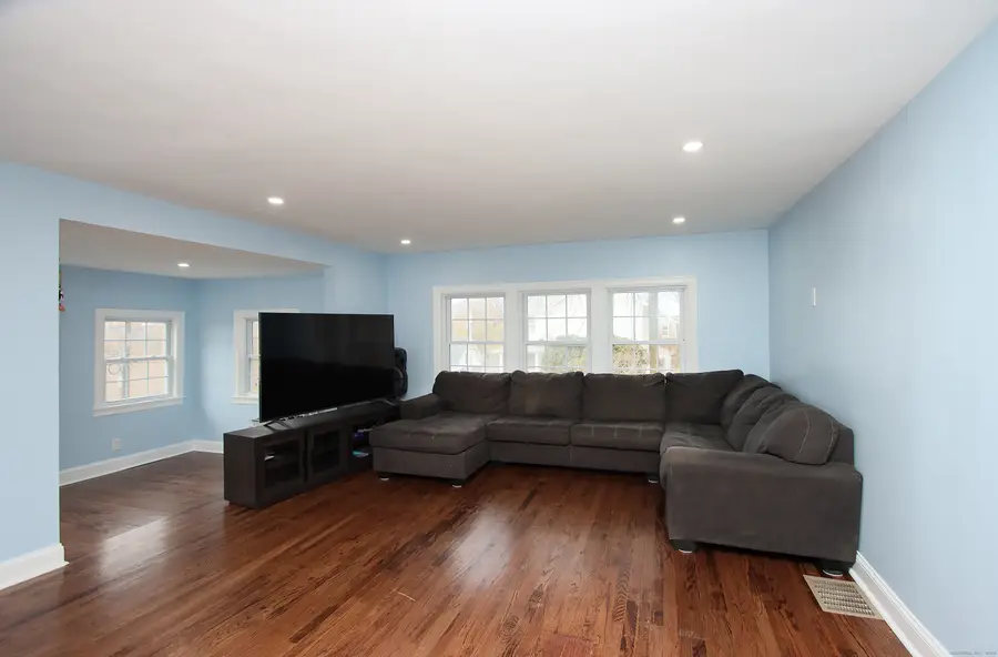 32 Spring Street, Ansonia, CT 06401 - Image #3