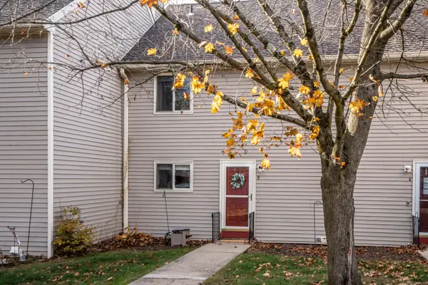 8 Mohawk Court, Cromwell, CT 06416