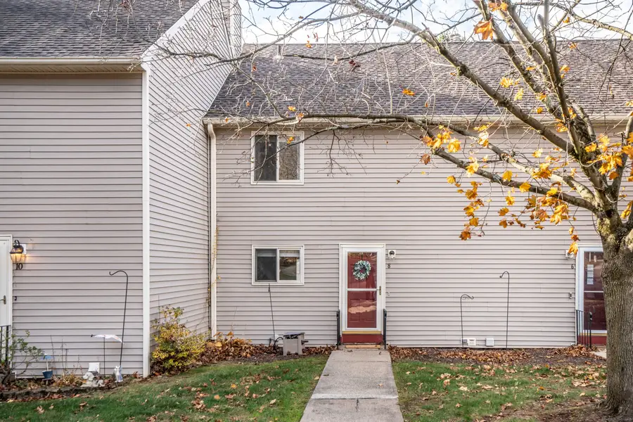 8 Mohawk Court, Cromwell, CT 06416 - Image #2