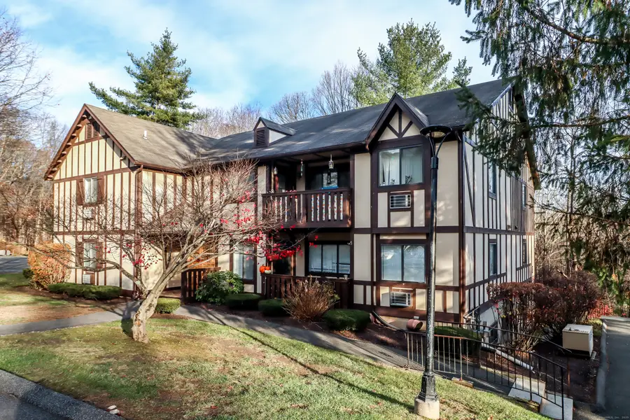 27 Rollingwood Drive #27, Brookfield, CT 06804 - Image #2