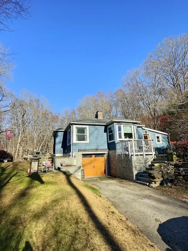 61 Moss Avenue, Seymour, CT 06483