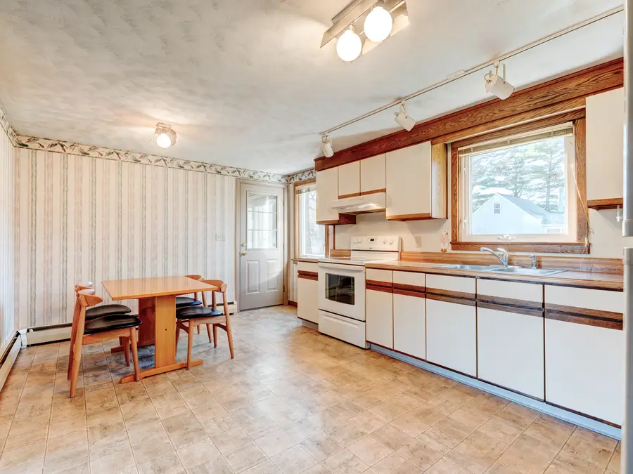 1 Oxford Drive, Enfield, CT 06082 - Image #3