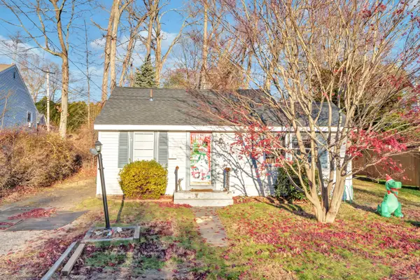 12 Hale Road, East Hampton, CT 06424