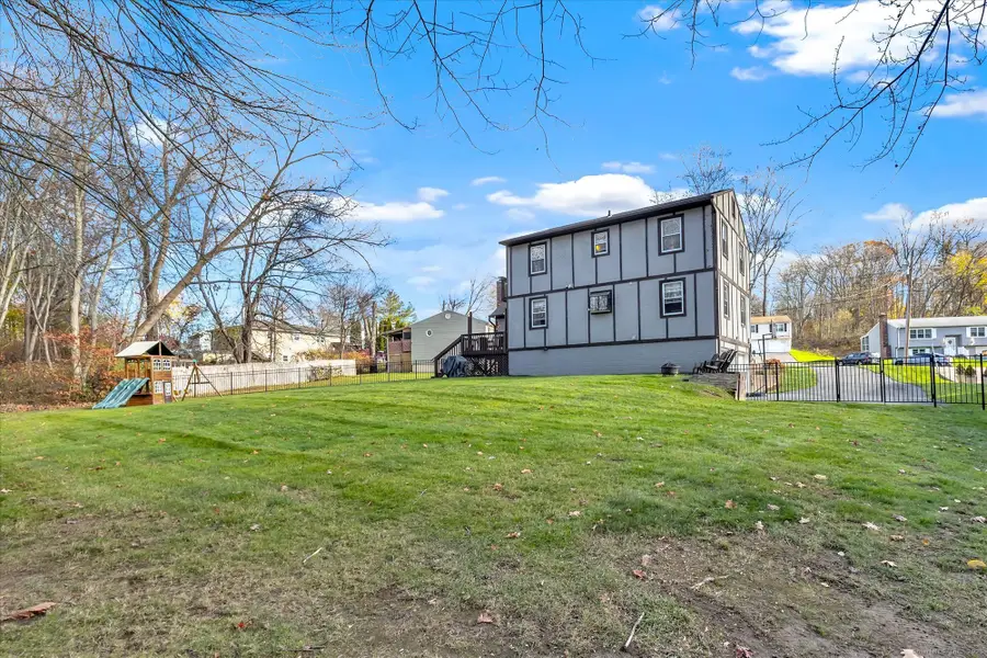 26 Woodridge Road, West Haven, CT 06516 - Image #2