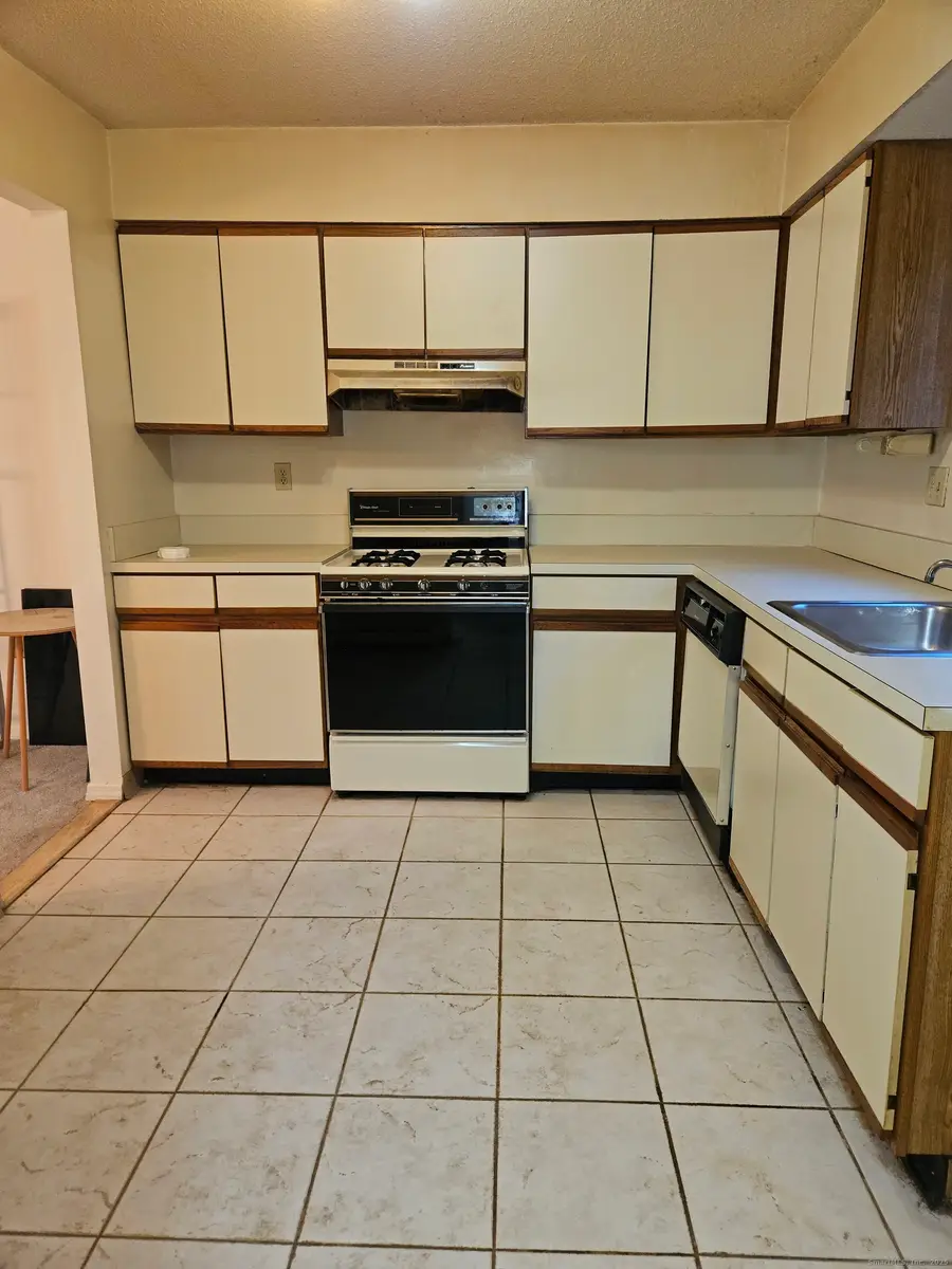 38 Sutton Place #38, Bloomfield, CT 06002 - Image #2