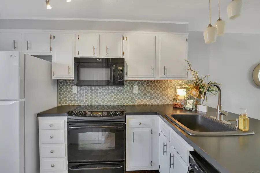 25 Pebble Court, Newington, CT 06111 - Image #3