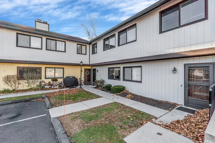 27 Crows Nest Lane #8F, Danbury, CT 06810 - Image #2