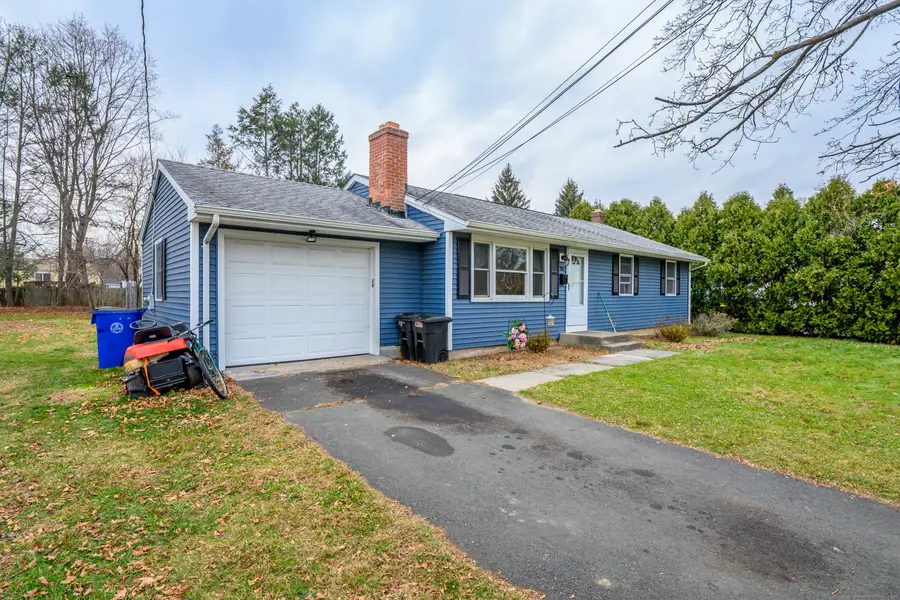 124 Bel Aire Circle, Windsor Locks, CT 06096 - Image #3