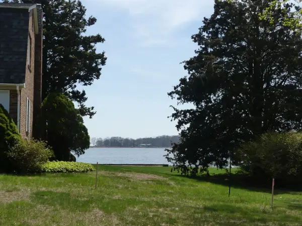 10 Mulberry Street, Old Saybrook, CT 06475