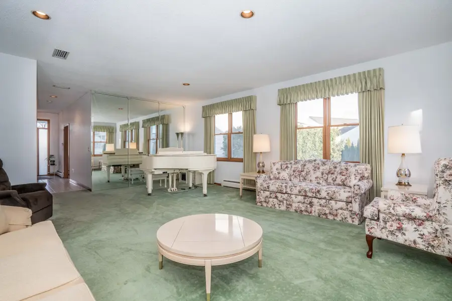 17 Mulberry Court, Newington, CT 06111 - Image #3