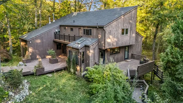 4 Old Gate Lane, Newtown, CT 06470