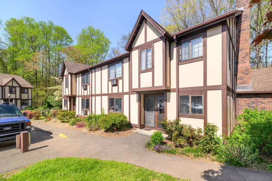217 Foxwood Lane #217, Milford, CT 06461 - Image #2