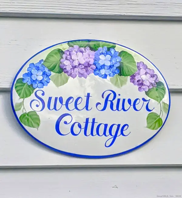 10 Hazel Plain Road, Woodbury, CT 06798