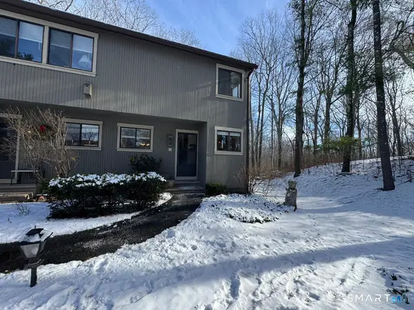12 Edgehill Court #12, Woodbury, CT 06798