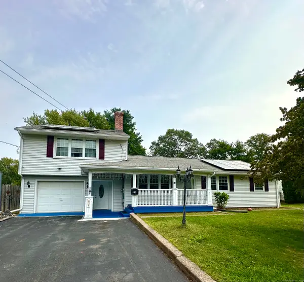 24 Bel Aire Circle, Windsor Locks, CT 06096