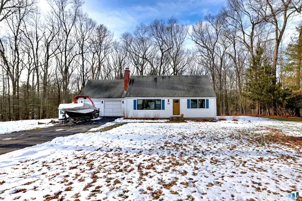 10 Woodcliff Drive, Simsbury, CT 06070