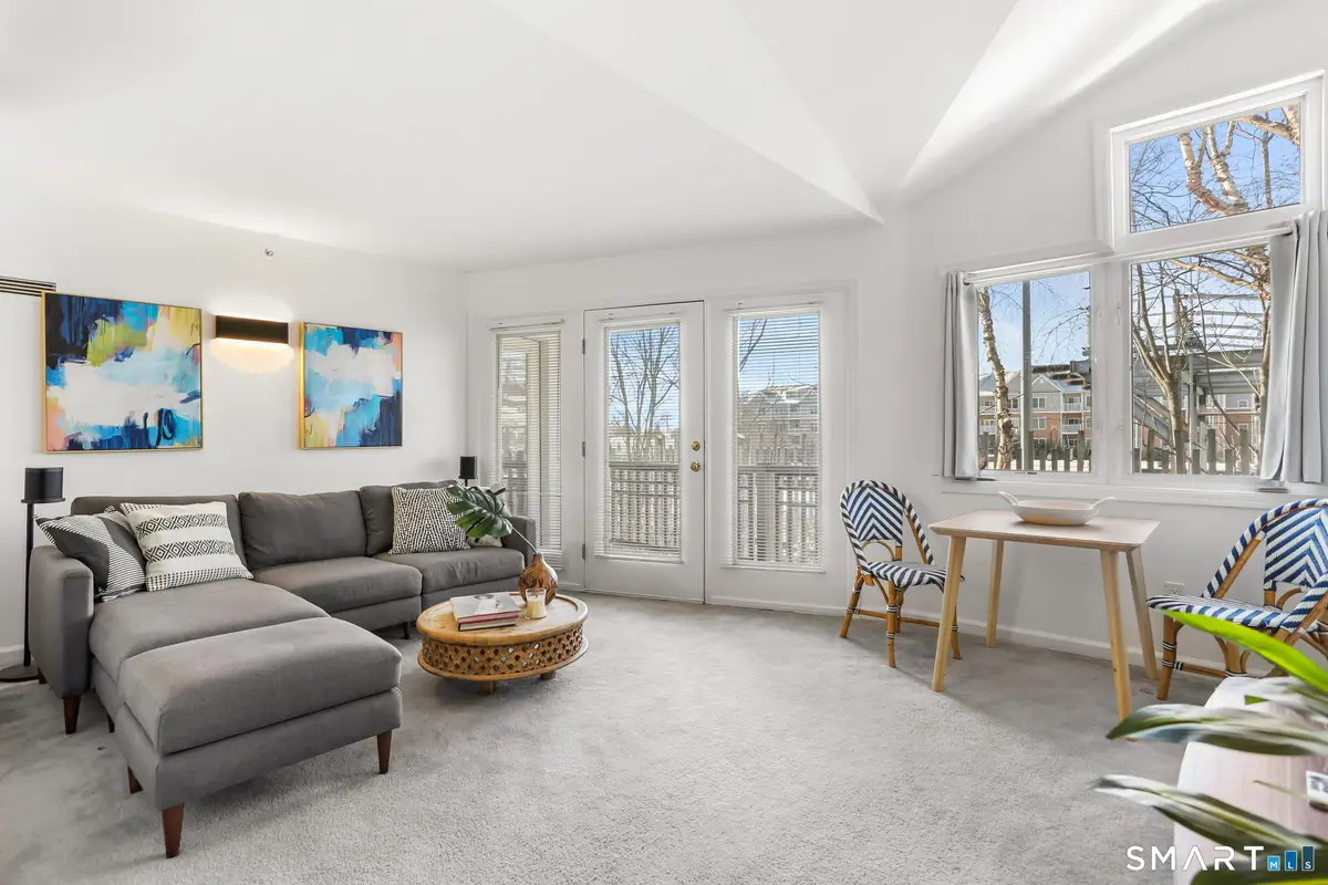 3250 Fairfield Avenue #APT 302, Bridgeport, CT 06605 - Image #1