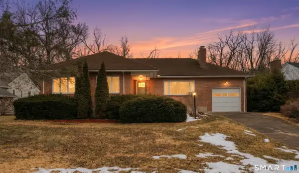 30 Ravenwood Road, West Hartford, CT 06107