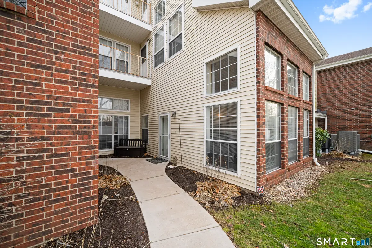 211 Carriage Crossing Lane #211, Middletown, CT 06457 - Image #1