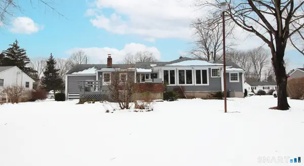 11 Angel Place, North Haven, CT 06473