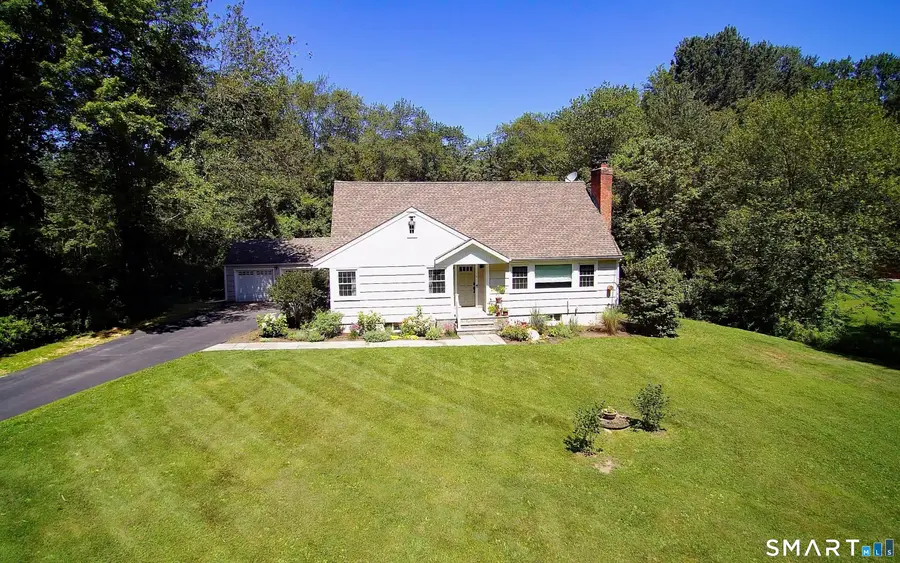 18 Head Of Meadow Road, Newtown, CT 06470 - Image #2