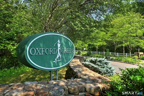 185 Country Club Drive #185, Oxford, CT 06478