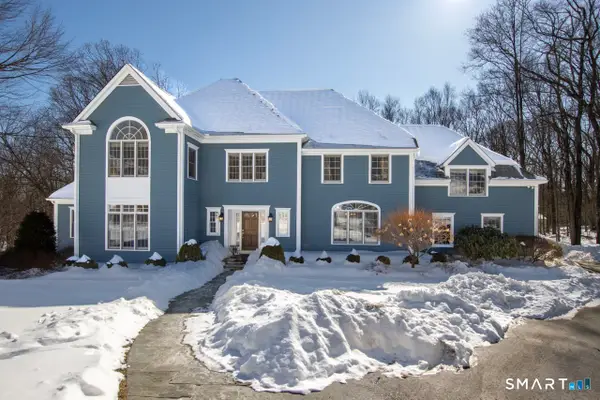 102 Coventry Lane, Trumbull, CT 06611