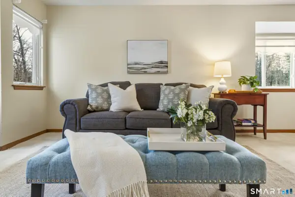 38 Hilltop Drive #38, Simsbury, CT 06089