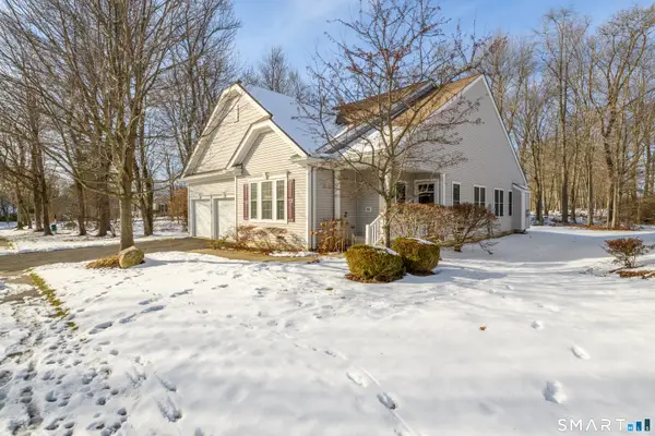 301 Fairway Drive #301, Oxford, CT 06478