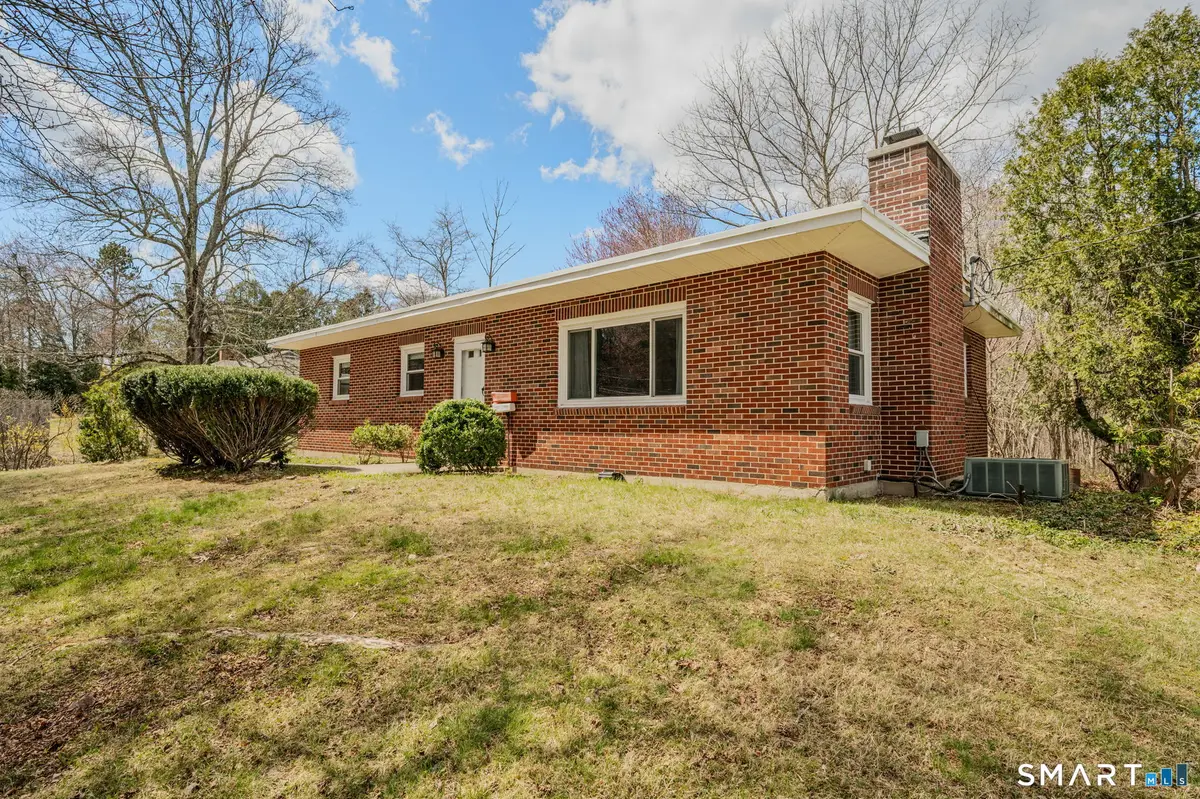 448 Mohegan Avenue Parkway, Quaker Hill, CT 06375 - #1