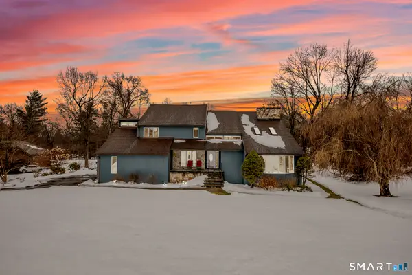 10 Canterbury Way, North Haven, CT 06473