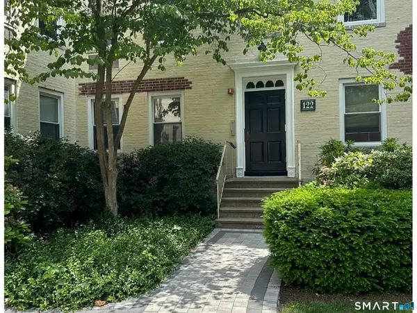 122 Woodside Green #1A, Stamford, CT 06901