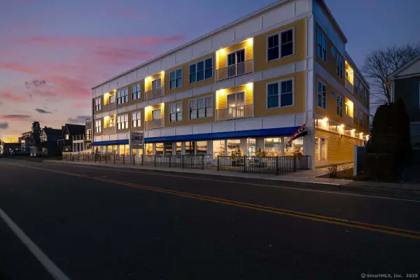 185 Main Street #APT 301, East Lyme, CT 06357