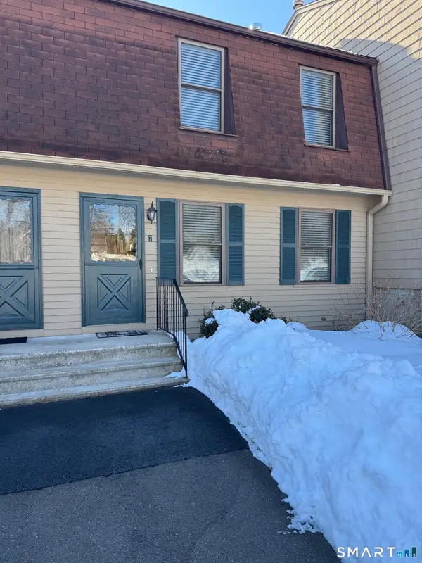 7 Bay Path Way #7, Branford, CT 06405