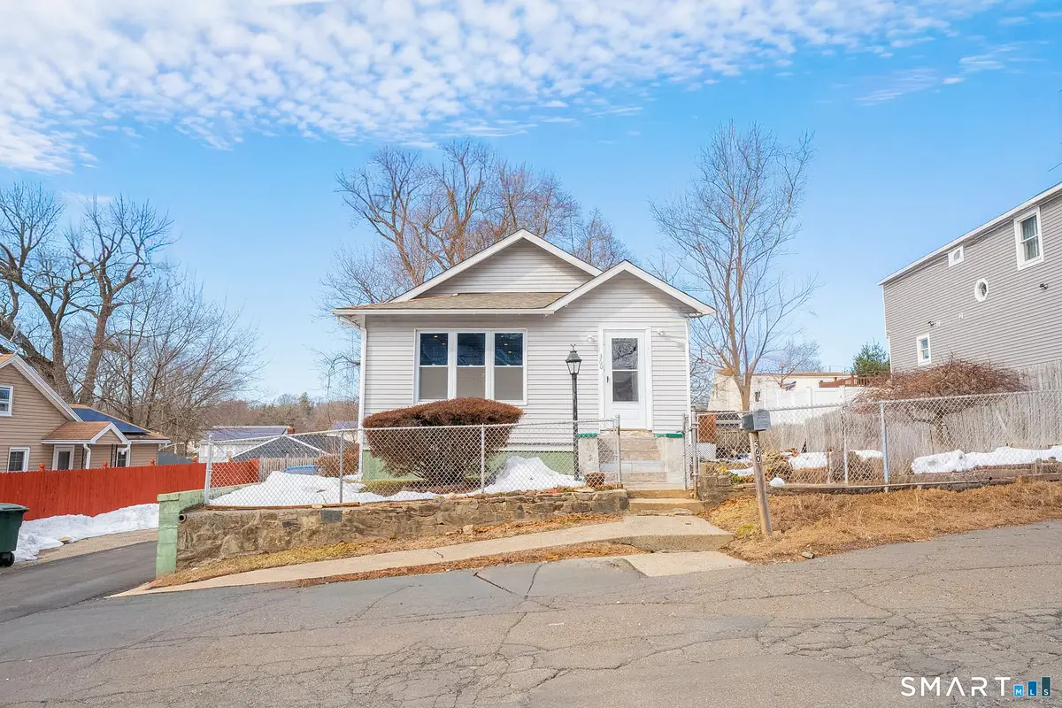 360 Saunders Avenue, Bridgeport, CT 06606 - #1