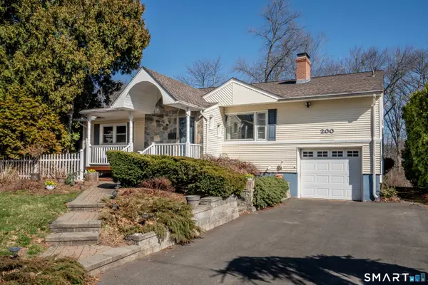 200 Mohegan Drive, West Hartford, CT 06117