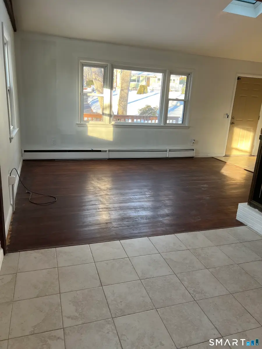 4 North Glenwoods Road, Gales Ferry, CT 06335 - #3