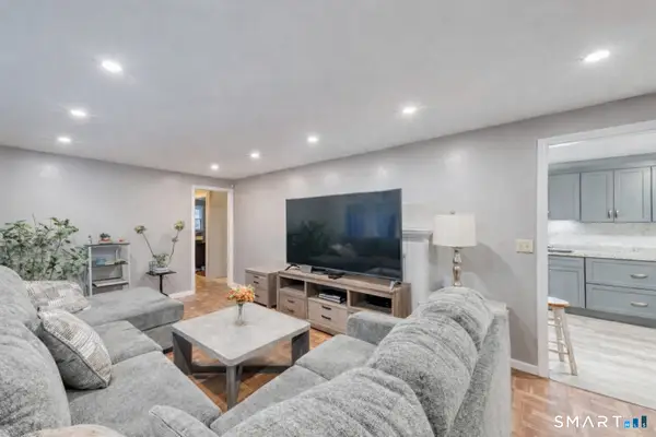 40 Cottage Grove Circle, Bloomfield, CT 06002