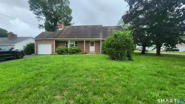 16 Raymond Road, Woodbridge, CT 06525