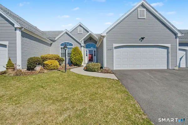555 Mohave Circle #555, Shelton, CT 06484