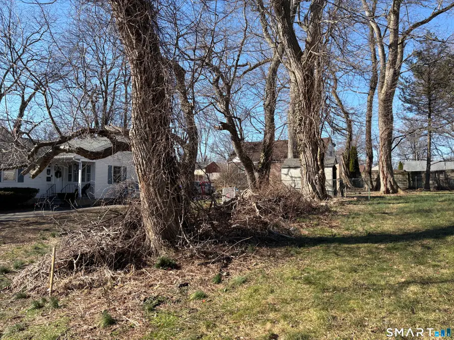 11 Myron Avenue, Bridgeport, CT 06606 - #3