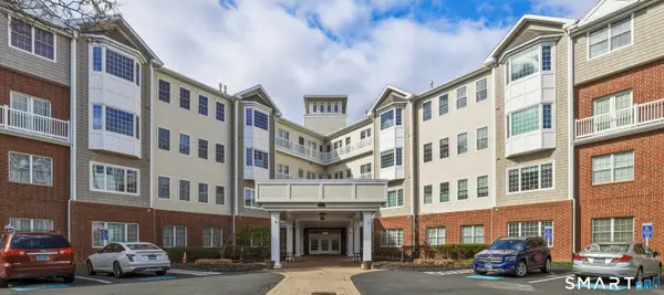 1 King Philip Drive #212, West Hartford, CT 06117