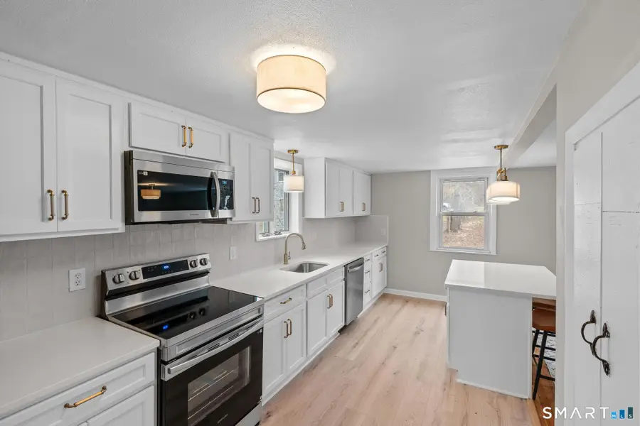 25 Mountain Road, Tariffville, CT 06081 - #3