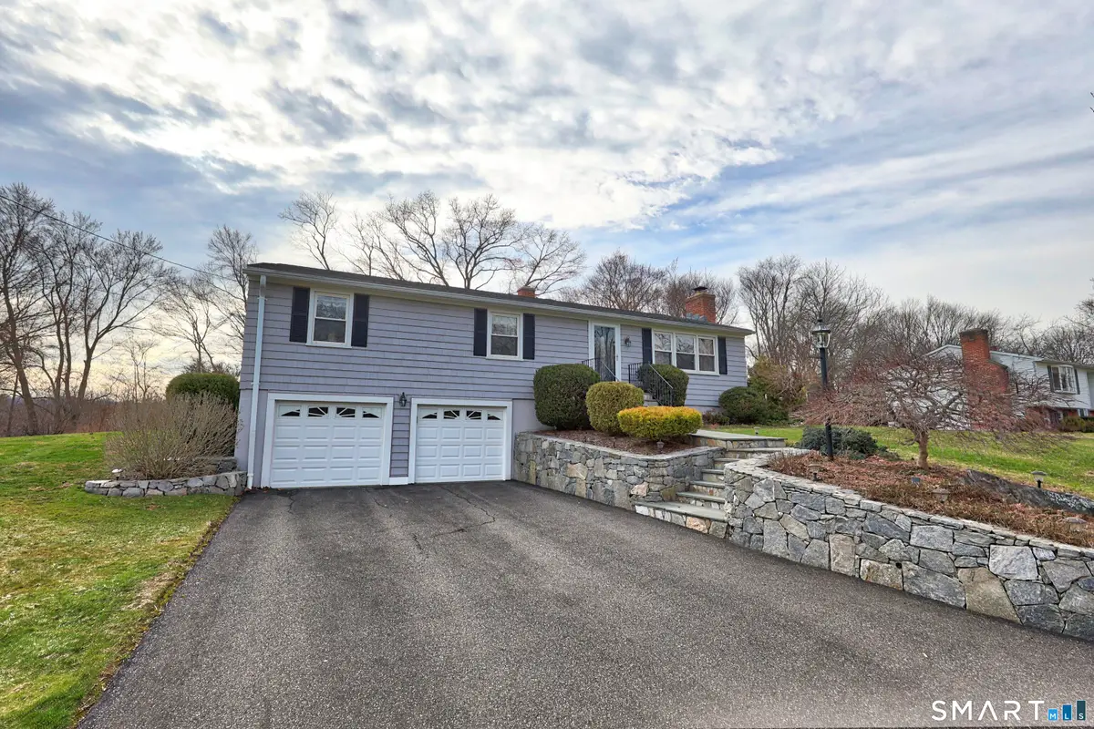 18 Freedom Road, Middlebury, CT 06762 - #1