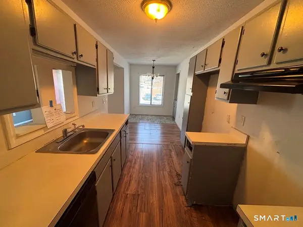 35 Woodsedge Drive #3C, Newington, CT 06111