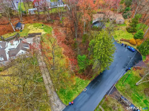 42 Deerwood Manor, Norwalk, CT 06851