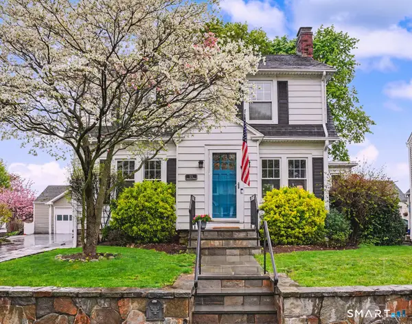 11 Olmstead Place, Norwalk, CT 06855